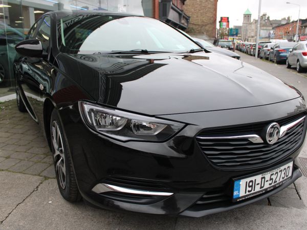 Opel Insignia Hatchback, Diesel, 2019, Black