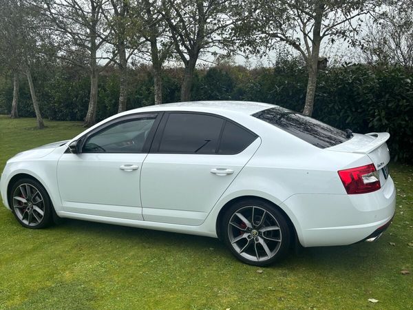 Skoda Octavia Hatchback, Diesel, 2015, White