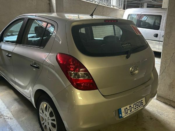 Hyundai i20 Hatchback, Petrol, 2010, Silver