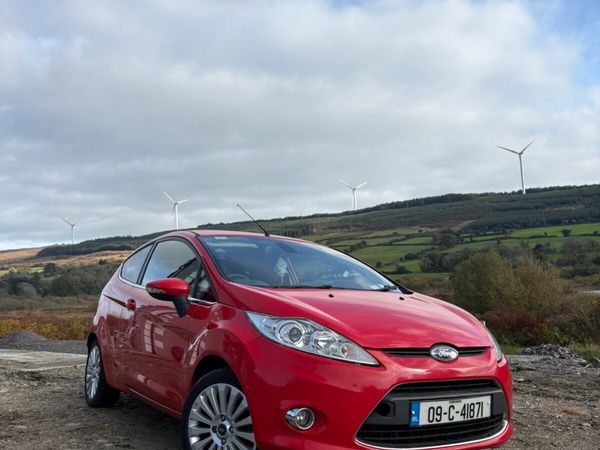 Ford Fiesta Hatchback, Diesel, 2009, Red
