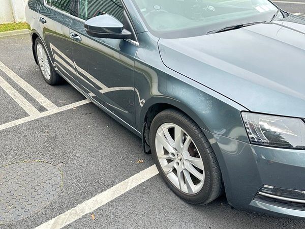 Skoda Octavia Saloon, Diesel, 2019, Grey
