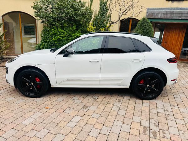 Porsche Macan SUV, Petrol, 2017, Red
