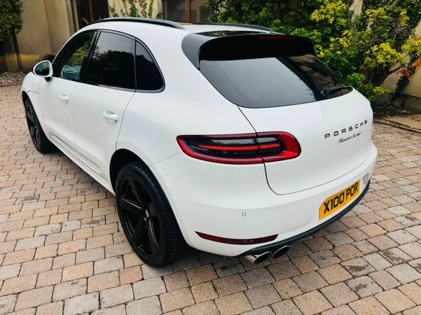 Porsche Macan SUV, Petrol, 2017, Red