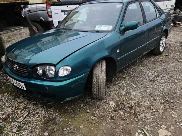 Toyota Corolla Saloon, Petrol, 2000, Green