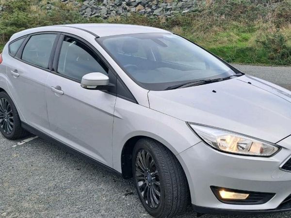 Ford Focus Hatchback, Petrol, 2015, Silver