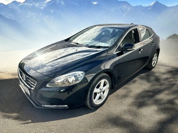 Volvo V40 Hatchback, Diesel, 2016, Black