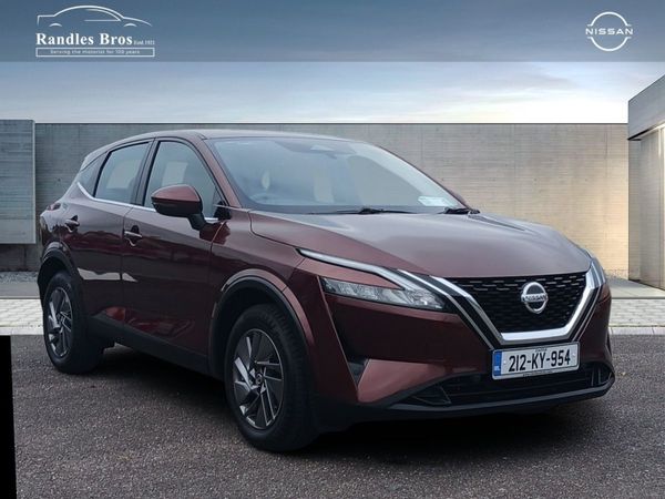 Nissan Qashqai MPV, Petrol, 2021, Red
