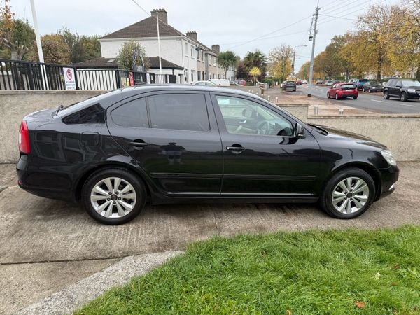 Skoda Octavia Saloon, Diesel, 2012, Black