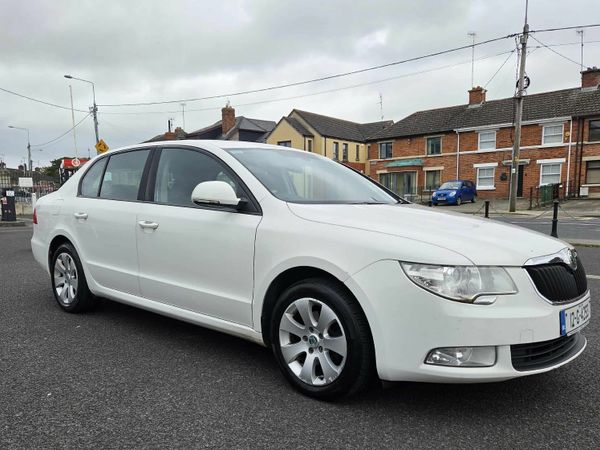 Skoda Superb Hatchback, Diesel, 2012, White