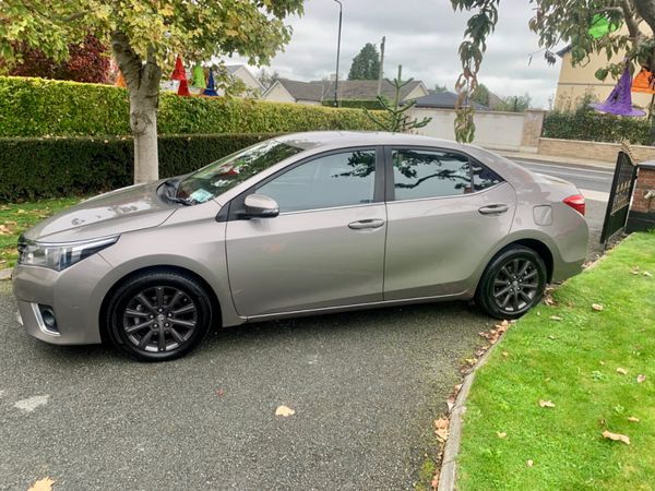 Toyota Corolla Saloon, Diesel, 2015, Bronze