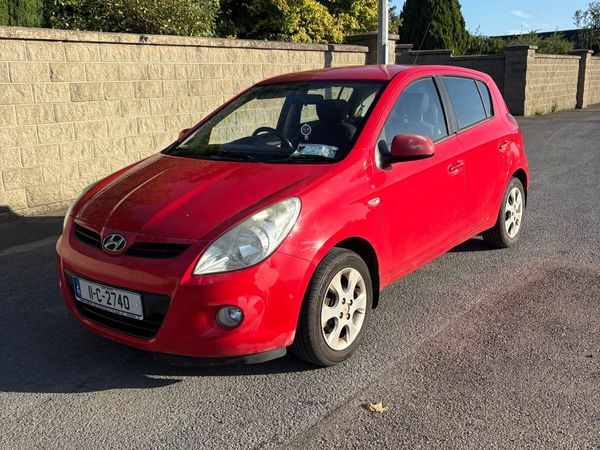 Hyundai i20 Hatchback, Petrol, 2011, Red