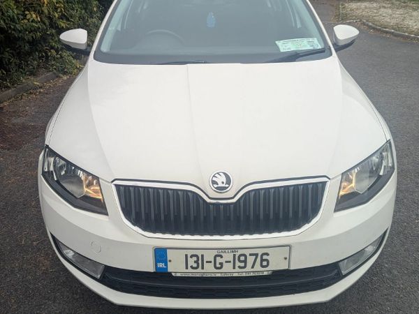 Skoda Octavia Saloon, Diesel, 2013, White