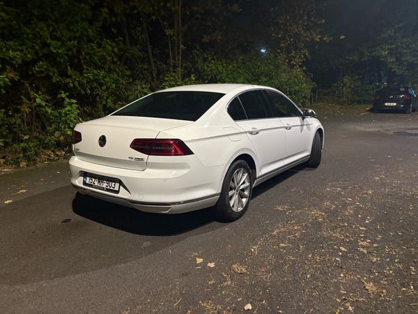Volkswagen Passat Saloon, Diesel, 2015, White