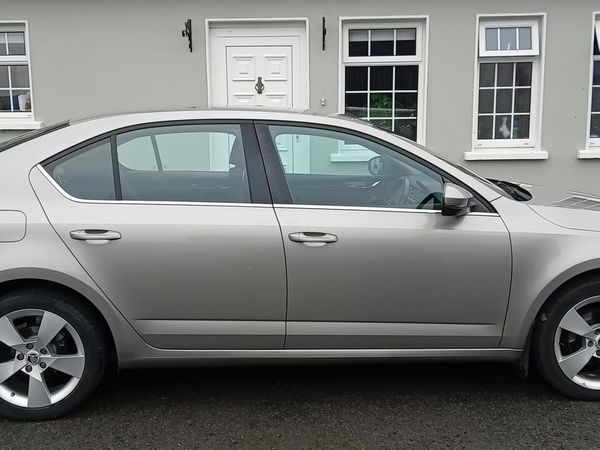 Skoda Octavia Saloon, Diesel, 2016, Beige
