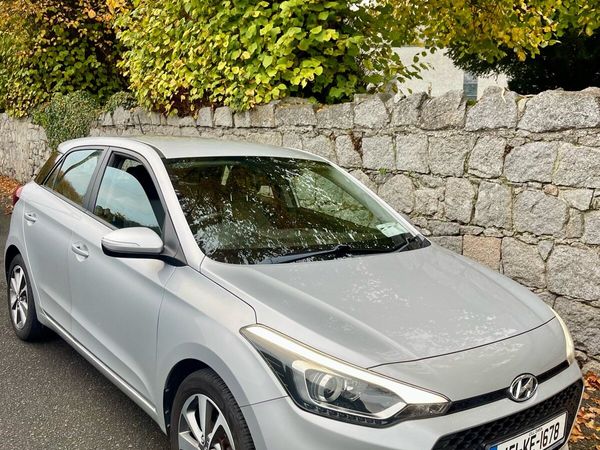 Hyundai i20 Hatchback, Petrol, 2015, Silver