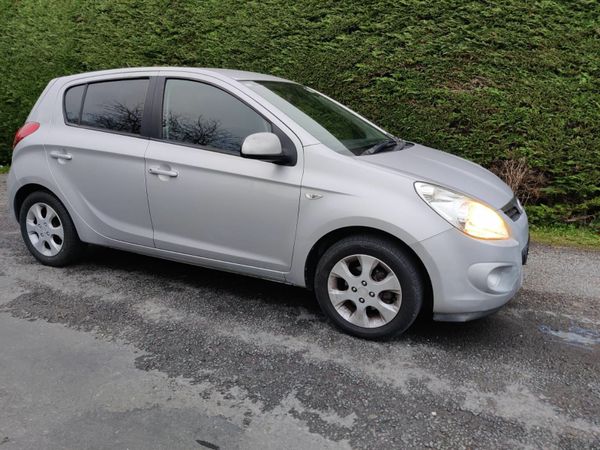 Hyundai i20 Hatchback, Petrol, 2010, Silver