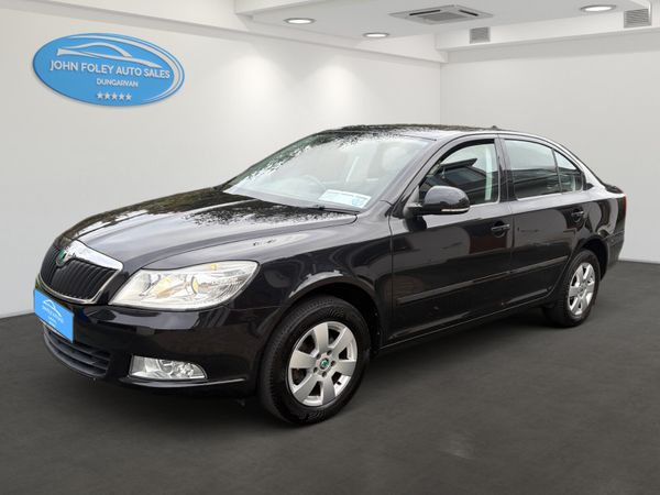 Skoda Octavia Saloon, Petrol, 2012, Black