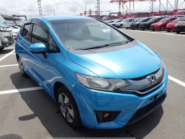 Honda Fit Hatchback, Petrol Hybrid, 2016, White