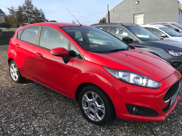 Ford Fiesta Hatchback, Petrol, 2017, Red