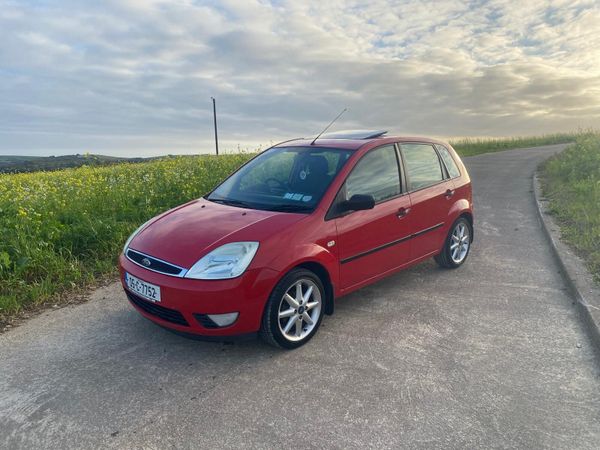 Ford Fiesta Hatchback, Petrol, 2005, Red