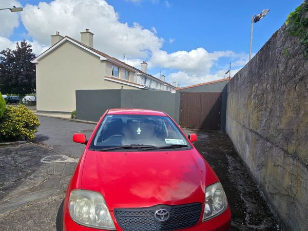 Toyota Corolla Saloon, Petrol, 2002, Red