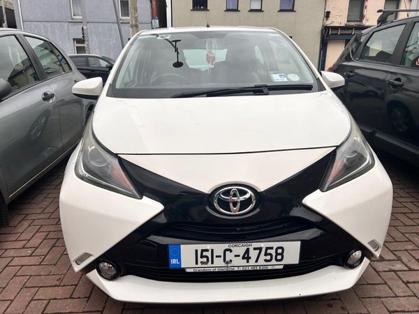 Toyota Aygo Hatchback, Petrol, 2015, White