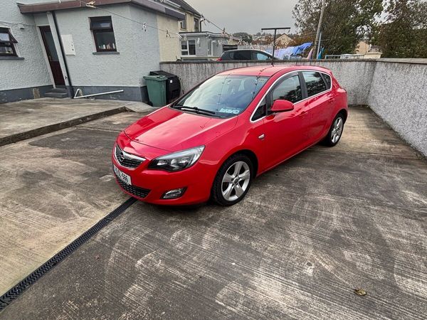 Opel Astra MPV, Diesel, 2012, Red