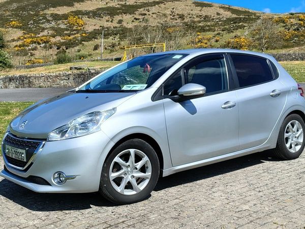 Peugeot 208 Hatchback, Petrol, 2013, Silver