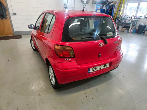 Toyota Yaris Hatchback, Petrol, 2005, Red