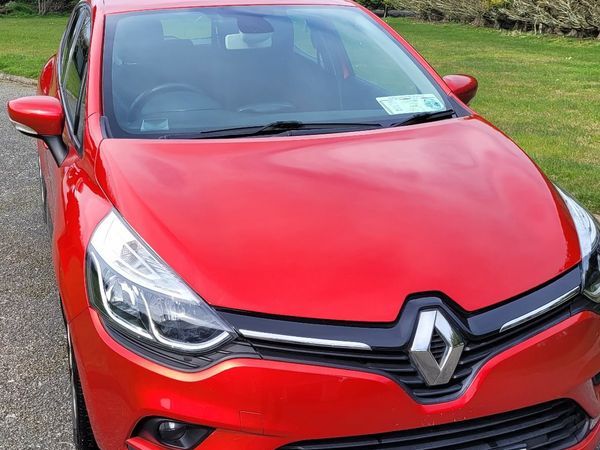 Renault Clio Hatchback, Petrol, 2019, Red