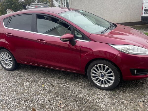 Ford Fiesta Hatchback, Diesel, 2013, Red