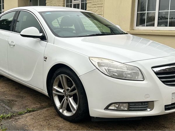 Vauxhall Insignia Hatchback, Diesel, 2012, White