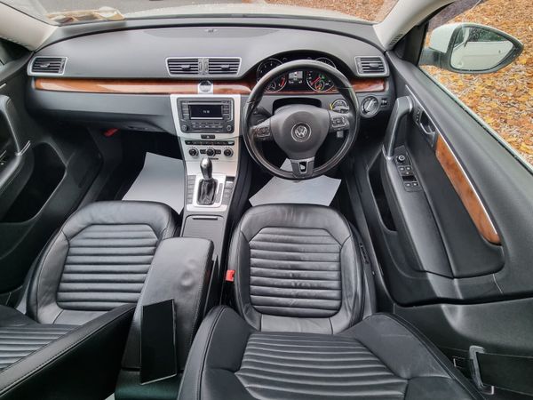 Volkswagen Passat Saloon, Petrol, 2013, White