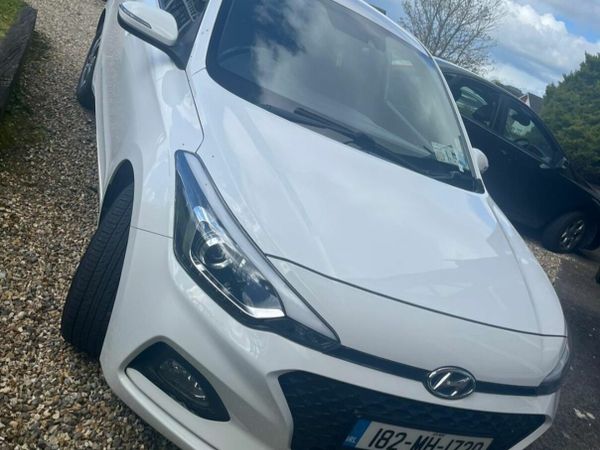 Hyundai i20 Hatchback, Petrol, 2018, White