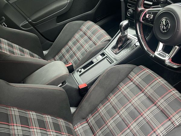 Volkswagen Golf Hatchback, Petrol, 2014, White