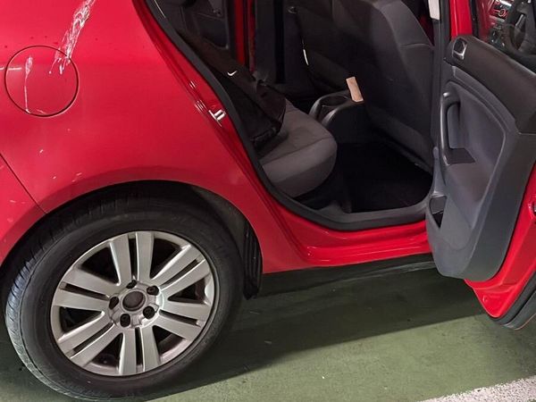 Volkswagen Golf Hatchback, Petrol, 2007, Red