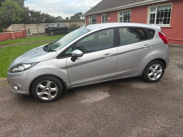 Ford Fiesta Hatchback, Petrol, 2010, Silver