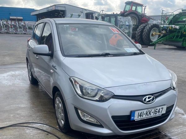Hyundai i20 Hatchback, Petrol, 2014, Silver