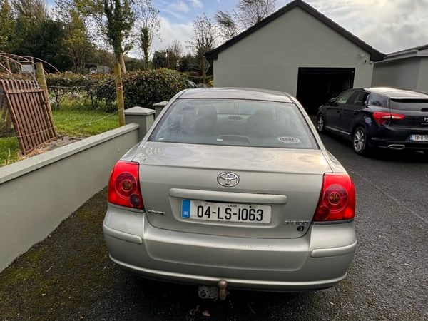 Toyota Avensis Saloon, Petrol, 2004, Green