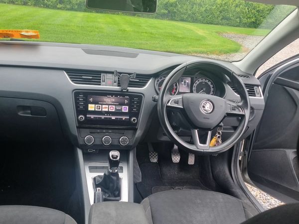 Skoda Octavia Saloon, Diesel, 2019, Grey