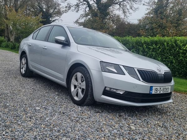Skoda Octavia Saloon, Diesel, 2019, Grey