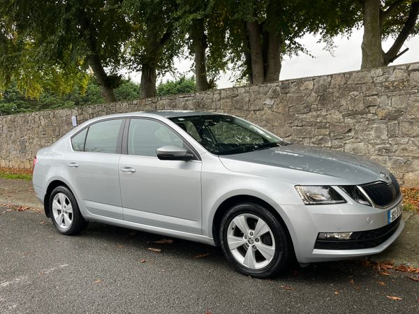 Skoda Octavia Hatchback, Diesel, 2018, Silver