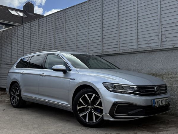 Volkswagen Passat Estate, Petrol Hybrid, 2022, Silver