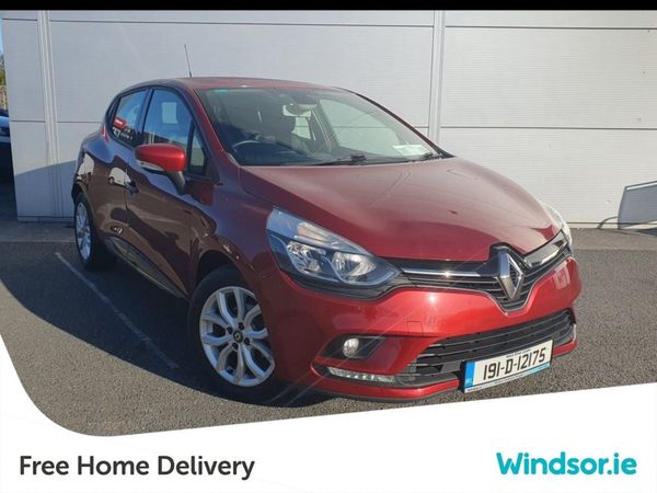 Renault Clio Hatchback, Petrol, 2019, Red