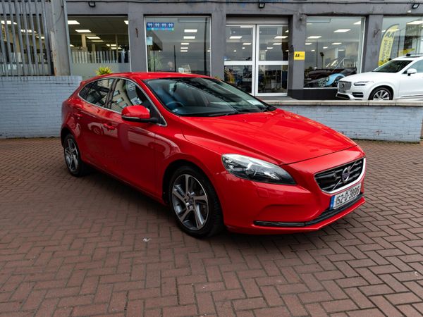Volvo V40 Hatchback, Diesel, 2015, Red