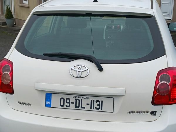 Toyota Auris Hatchback, Petrol, 2009, White