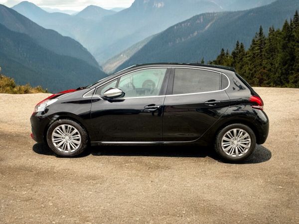 Peugeot 208 Hatchback, Petrol, 2017, Black