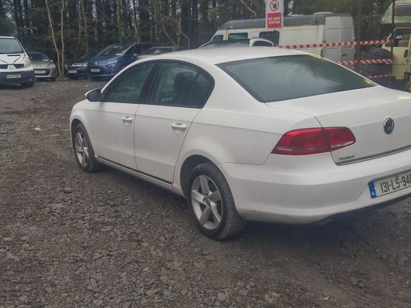 Volkswagen Passat Saloon, Diesel, 2013, White