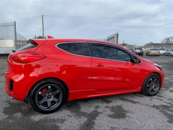 Kia Ceed Hatchback, Diesel, 2017, Red