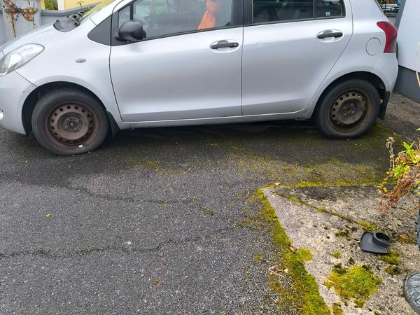 Toyota Yaris Hatchback, Petrol, 2009, Silver